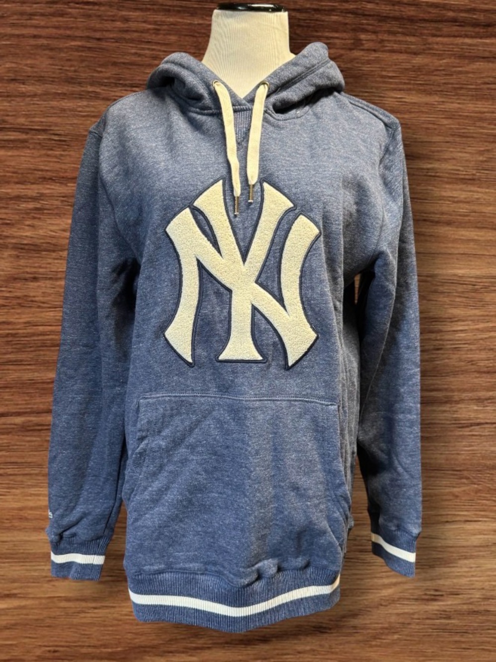 EUC Mitchell & Ness Yankees Blue Pullover Hoodie Sweatshirt